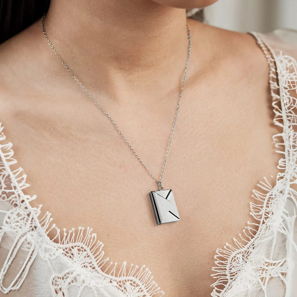 Luxus Love - Letter Necklace to Daughter